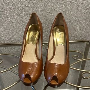 Michael Michael Kors chestnut brown Platform Peep Toe Pump Size 9M